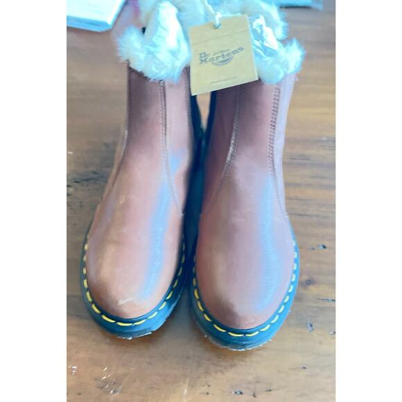 Dr. Martens 2976 Faux Shearling Chelsea Boot Saddle Tan New - Picture 2 of 4